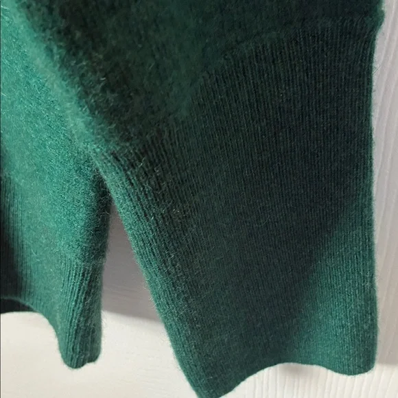 Tahari Women's Rich Green V-Neck Raglan Sleeves Sweater 100% CASHMERE Size Large - Picture 4 of 5